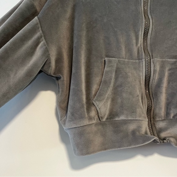 Rose & Vine | Velvet Crop Zip Up Hoodie - Picture 4 of 14